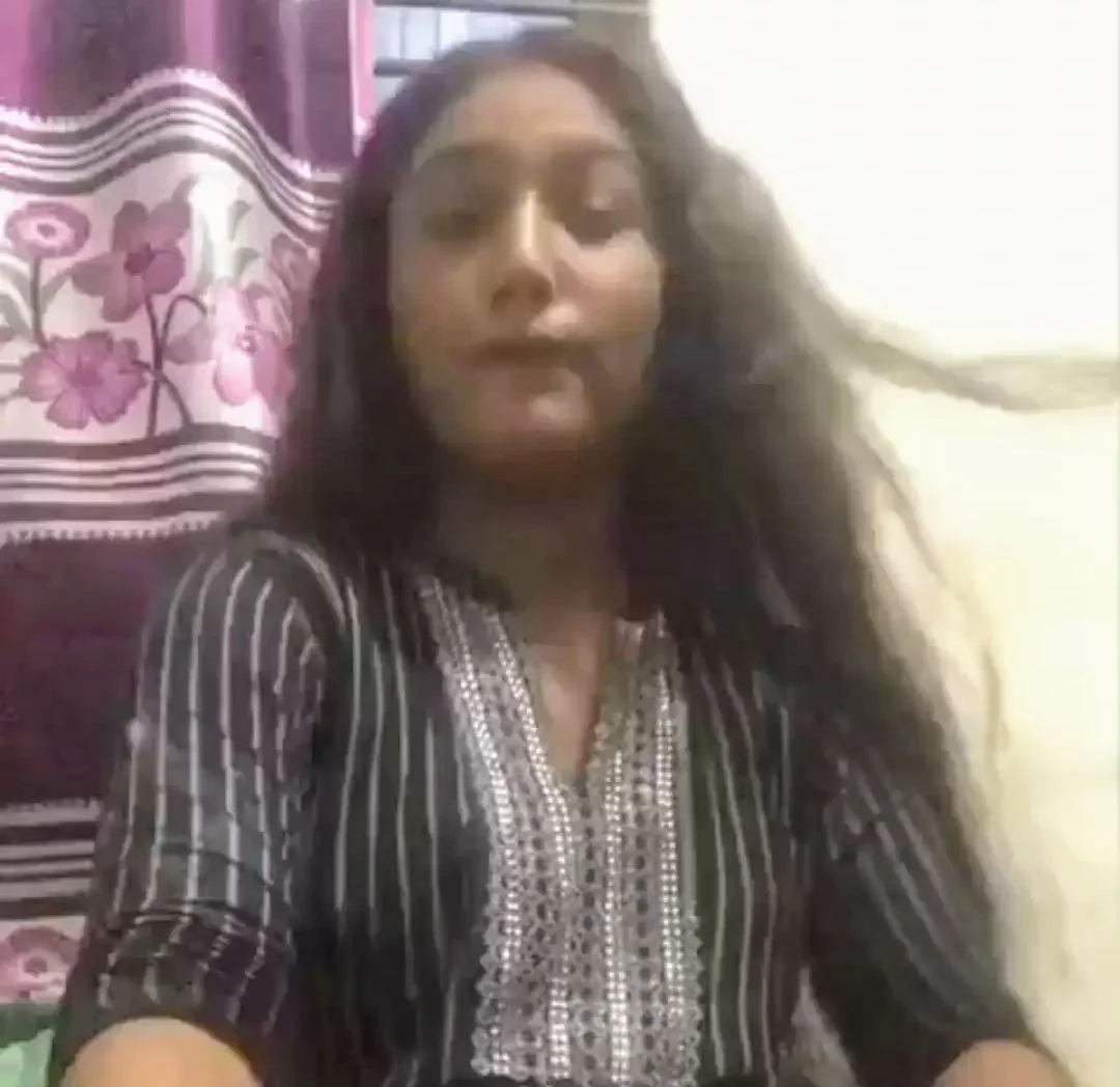 Horney Bhabhi Alone At Home And Masterbate With Cucumber